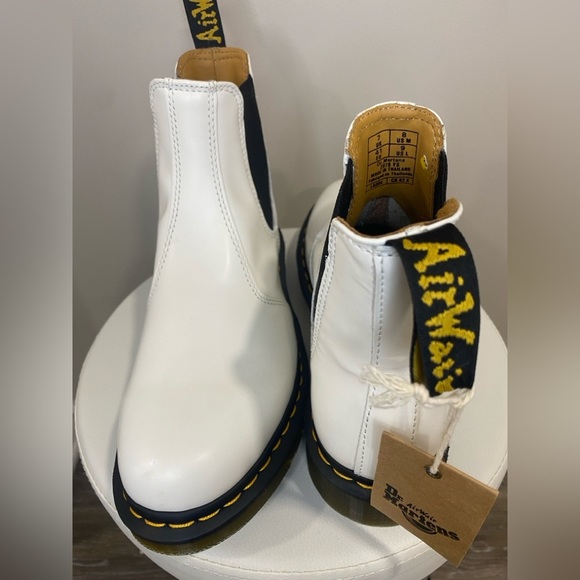 Dr. Martens White Smooth Leather Chelsea Boots unisex ladies size 9 Men 8 NWOB - Picture 6 of 11
